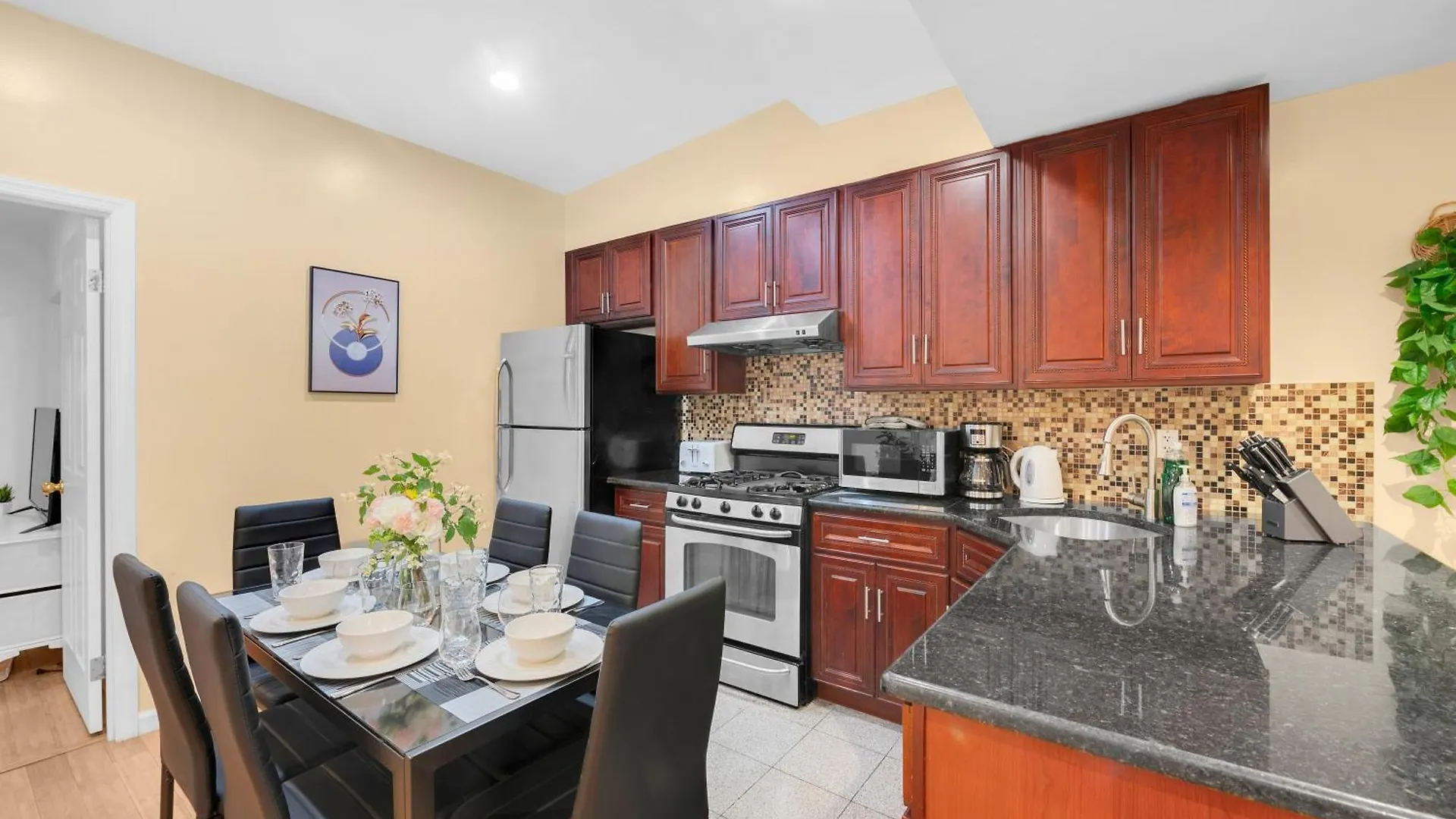 Gorgeous 4 Bedroom 2 Bathroom Nyc Apartment New York