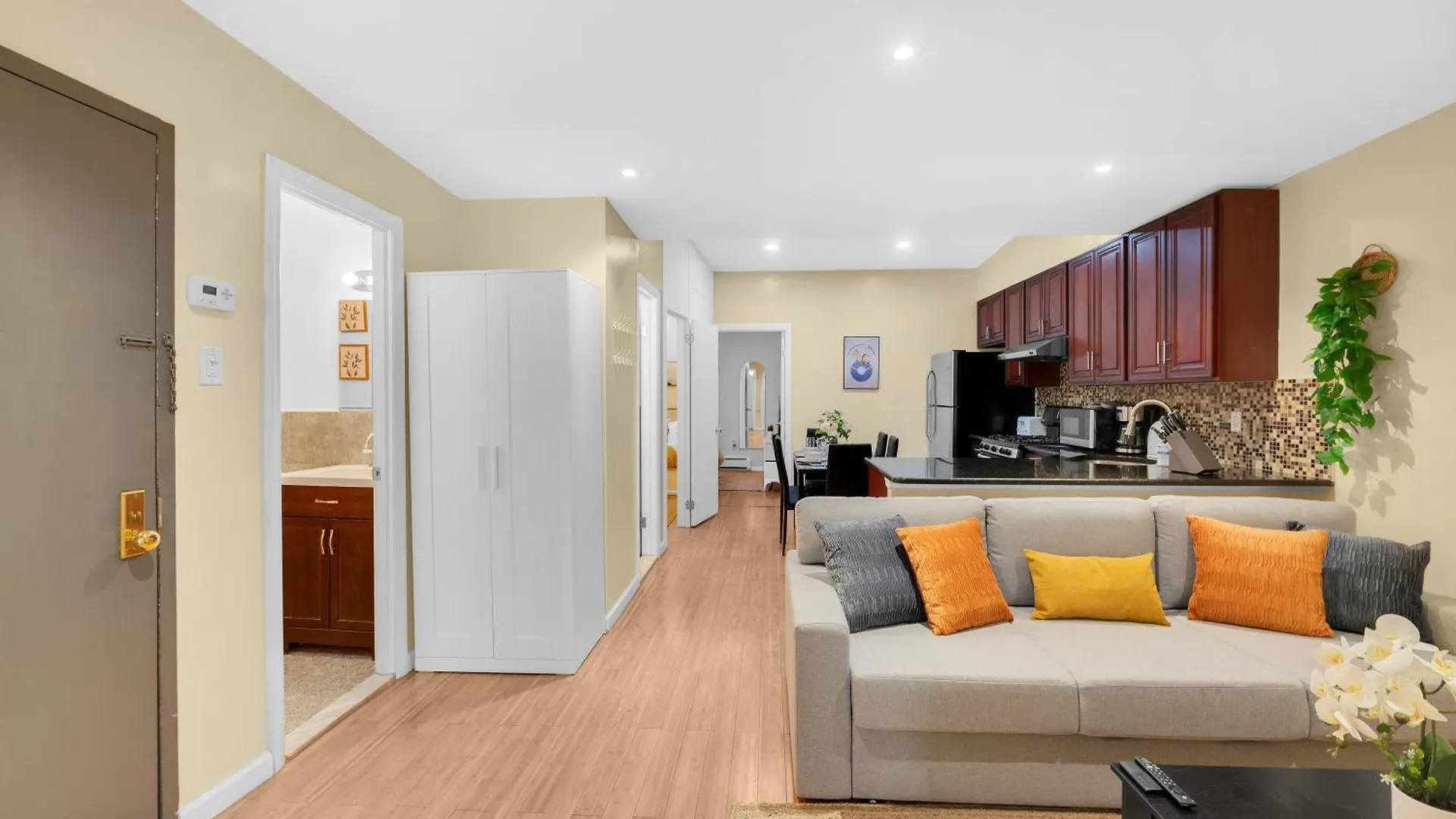 Gorgeous 4 Bedroom 2 Bathroom Nyc Apartment New York